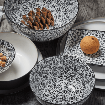 Black Daisy Medium Bowl